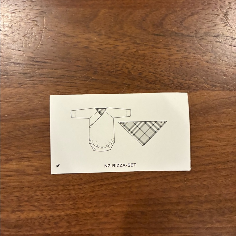 NWT- Burberry Bodysuit & Check Bandana Bib Set - Picture 12 of 15